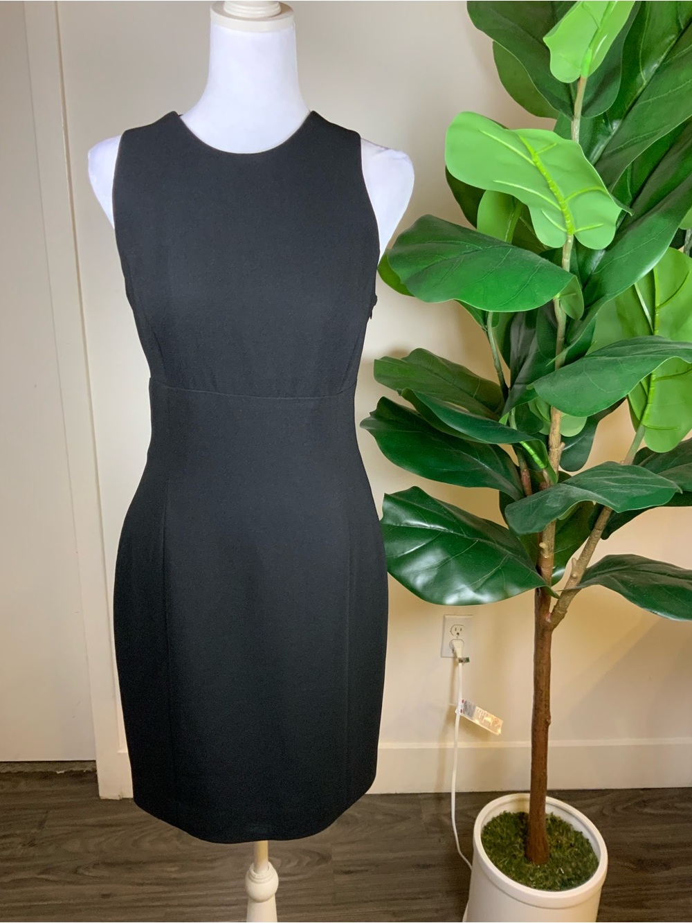 Jones New York Black Sleeveless Sheath Dress